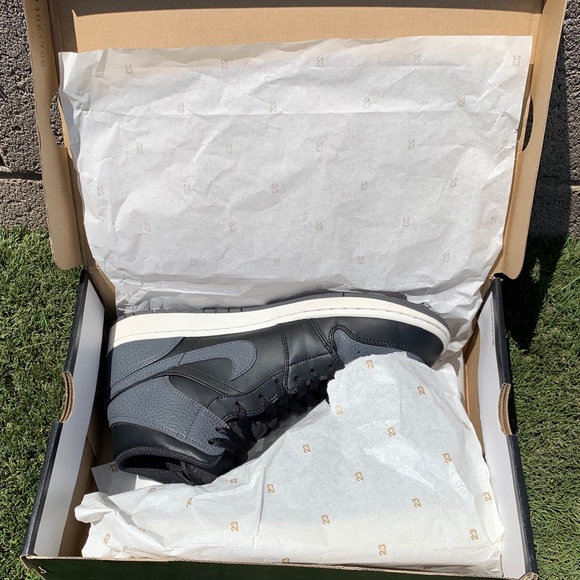 Air Jordan 1 mid black/grey